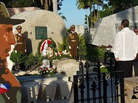 A ti Fidel, tributo del pueblo de Santiago en nombre de toda Cuba. Portada: Santiago Romero Chang