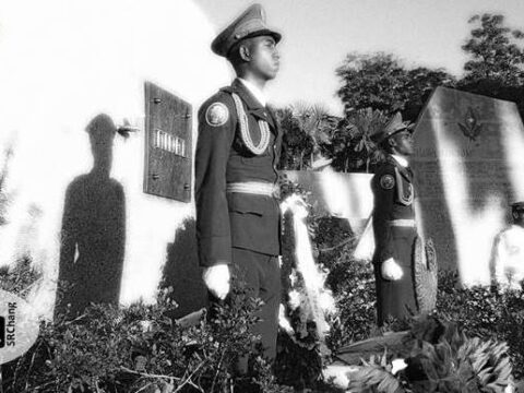 A ti Fidel, tributo del pueblo de Santiago en nombre de toda Cuba. Portada: Santiago Romero Chang