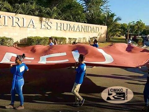 A ti Fidel, tributo del pueblo de Santiago en nombre de toda Cuba. Portada: Santiago Romero Chang