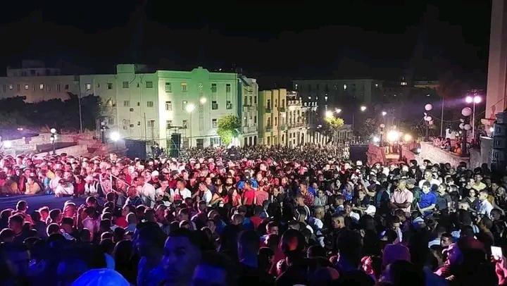 Asere, cita con la Patria en la escalinata de la Universidad de La Habana