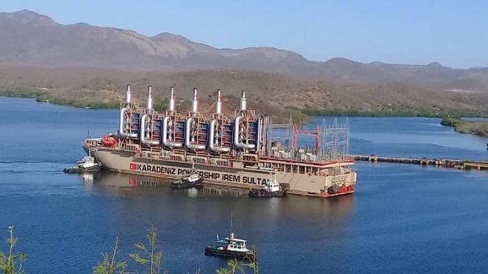 En Santiago de Cuba, central flotante de generación eléctrica