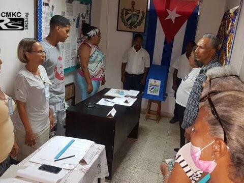 Yo voto por todos en estas elecciones en Santiago como en toda Cuba.