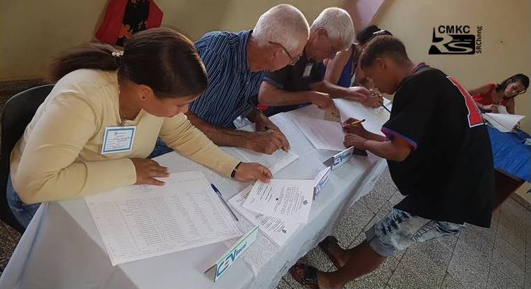 Yo voto por todos en estas elecciones en Santiago como en toda Cuba.