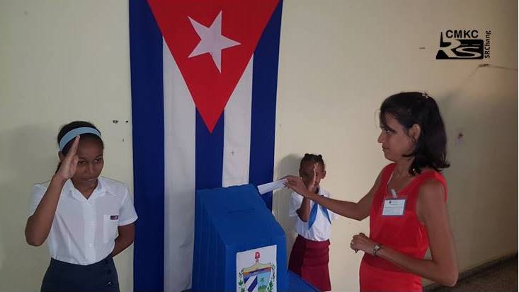 Yo voto por todos en estas elecciones en Santiago como en toda Cuba. 