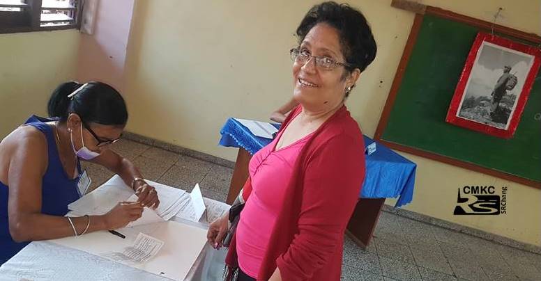 Yo voto por todos en estas elecciones en Santiago como en toda Cuba. 