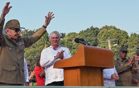 Raúl y Díaz-Canel rinden tributo a Juan Almeida