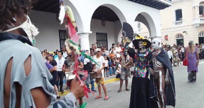 Desfile de la Serpiente del Festival del Caribe 2023