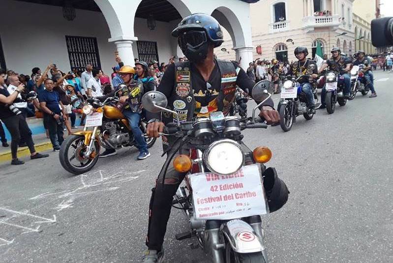 Desfile de la Serpiente del Festival del Caribe 2023