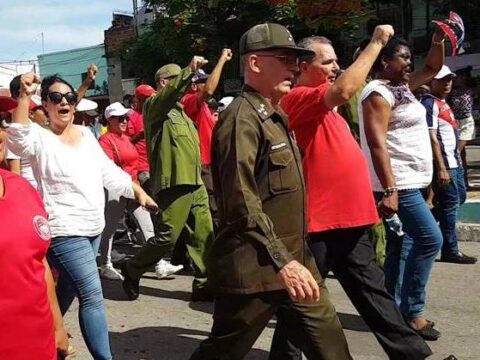 A Frank País tributo en Santiago de Cuba en el Día de los Mártires de la Revolución