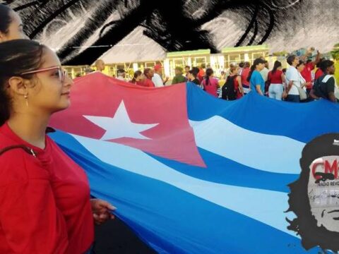 Marcha de jóvenes en reafirmación revolucionaria en Santiago de Cuba