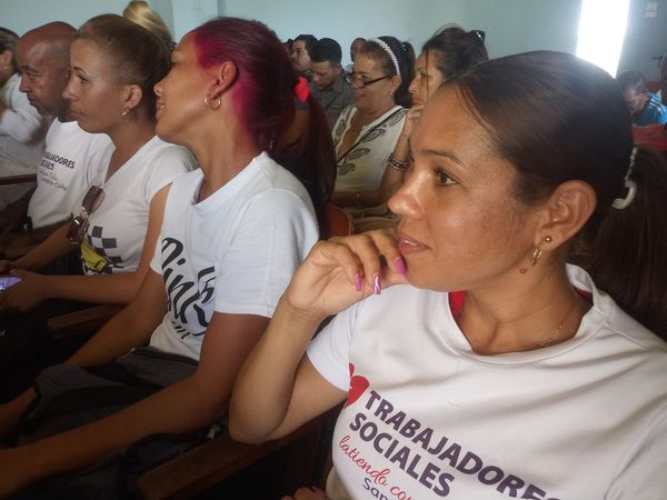 Trabajadores sociales, médicos del alma en las comunidades de Santiago de Cuba