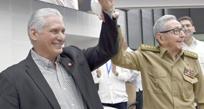 Raúl Castro y Díaz Canel ante la Asamblea Nacional del Poder Popular: Diputados cubanos.