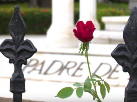 A Céspedes Ceremonia Militar, Guardia de Honor y Ofrendas Florales en Santa Ifigenia