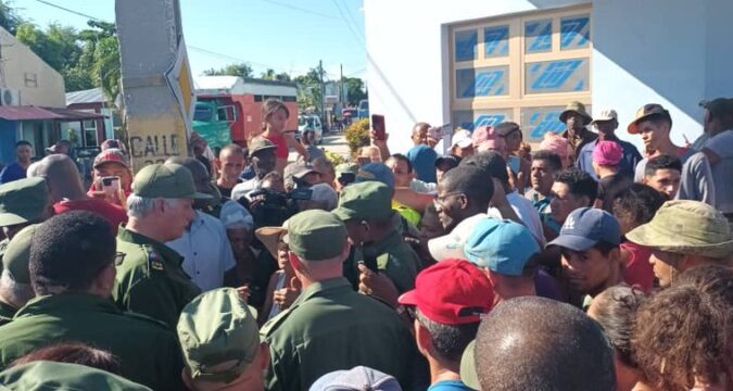 Díaz-Canel en zonas afectadas de Guantánamo