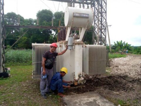 El robo del aceite del transformador anterior obligó al montaje e instalación de otro transformador potente, para proveer energía a varias comunidades.
