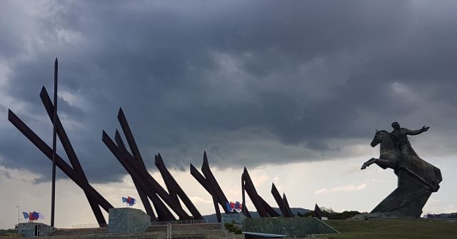 ¡Por Cuba Juntos Creamos!, avenida de los Libertadores del complejo plaza de la Revolución Antonio Maceo