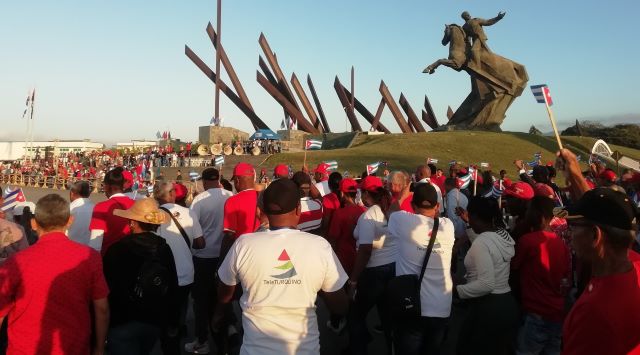 Santiago de Cuba, otra vez abarrotó las plazas municipales y la provincial este 1ero de Mayo 2025
