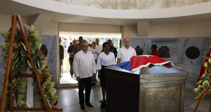 A Martí, sol moral de Cuba.