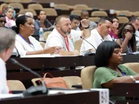 Debate en Comisión de la Asamblea Nacional del Poder Popular sobre turismo
