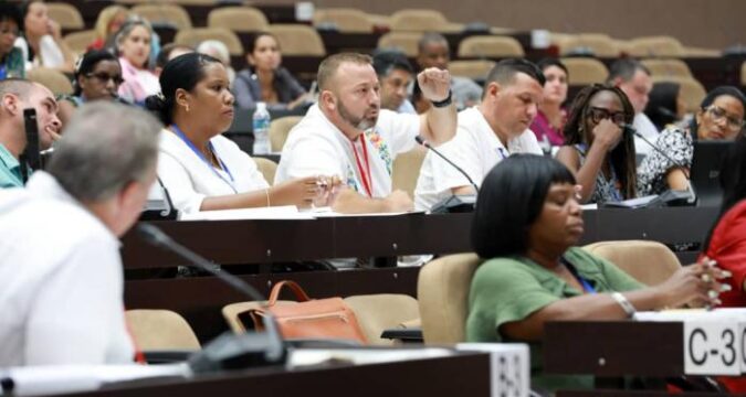Debate en Comisión de la Asamblea Nacional del Poder Popular sobre turismo