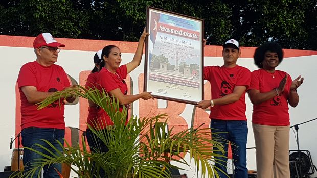 Municipio Mella en 26 con resultados sorprendentes en el mejoramiento humano. Portada: Santiago Romero Chang
