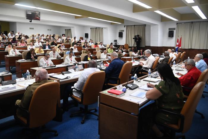 X Pleno del Comité Central del Partido Comunista de Cuba desde el Salón de los Plenos del Palacio de la Revolución