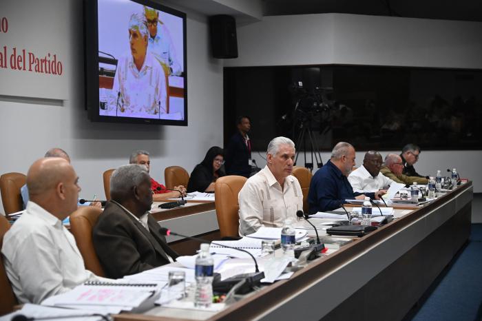 X Pleno del Comité Central del Partido Comunista de Cuba desde el Salón de los Plenos del Palacio de la Revolución