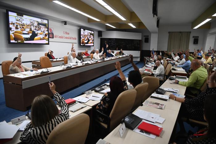 Buró Político en X Pleno del Comité Central