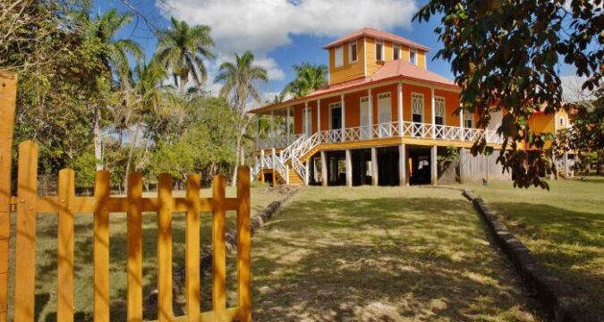Todo el tiempo de los cedros, Birán Casa Natal de Fidel Castro Ruz