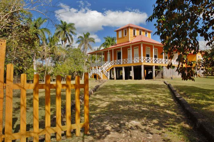 Todo el tiempo de los cedros, Birán Casa Natal de Fidel Castro Ruz