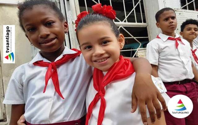 Más de 1200 instituciones educativas iniciaron el curso escolar 2025-2026 en Santiago de Cuba.