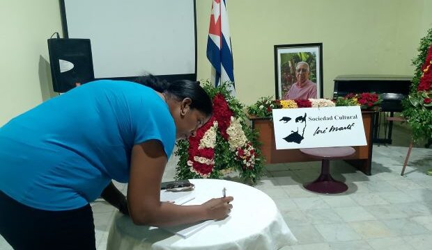 Homenaje al Dr Eduardo Torres Cuevas en Santiago de Cuba